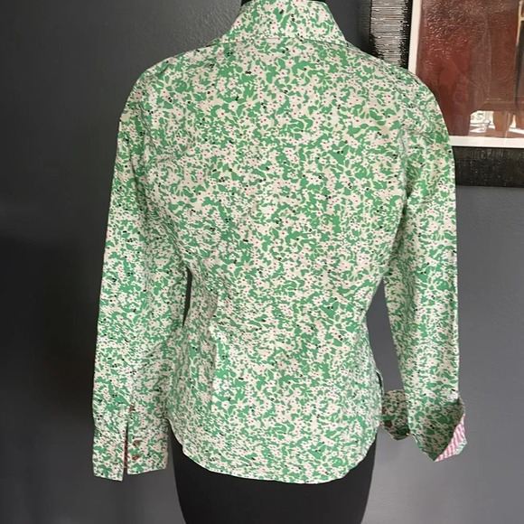 Lily Pulitzer green/pink/white/black tiny floral print button down shirt. Size 2 - Picture 5 of 6